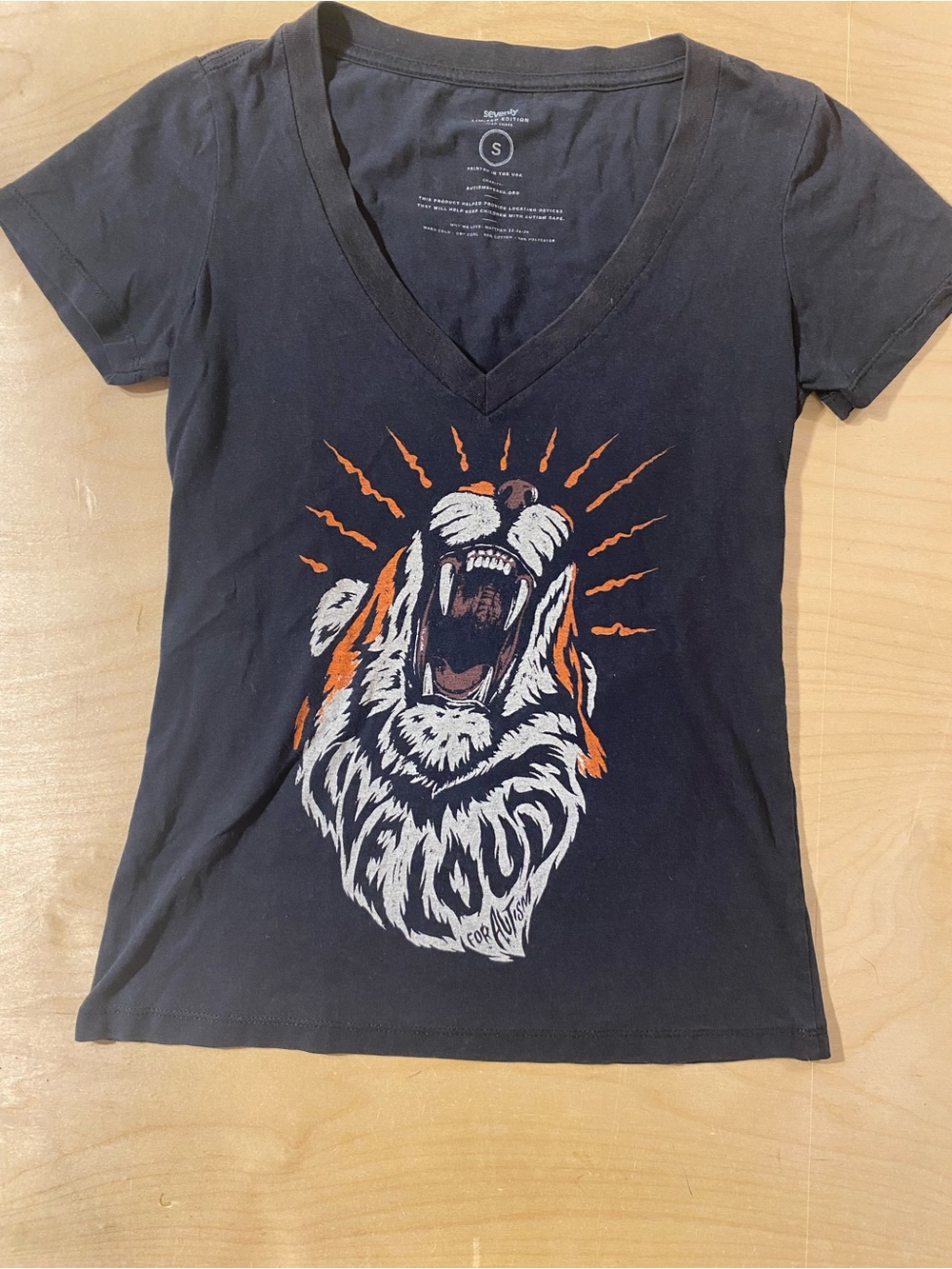 Seventy Black V‑Neck Tee with White Interior Print Small (SE)